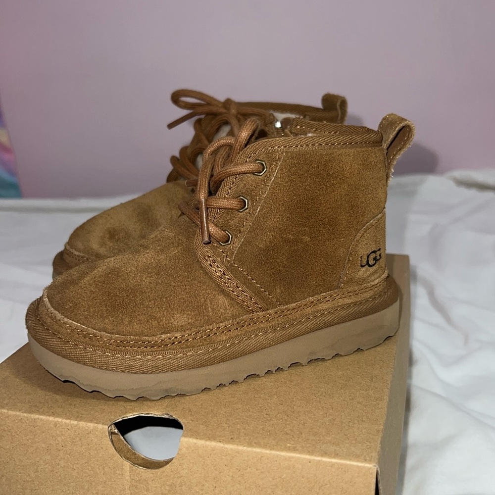 Uggs Neumell chestnut size 9 toddler great condition